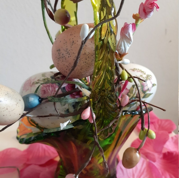Green Glass Basket With Floral Eggs - Picture 6 of 11